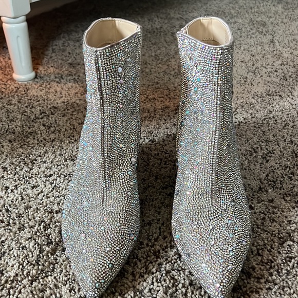 Betsey Johnson Kyla Bootie size 6 - Picture 2 of 6